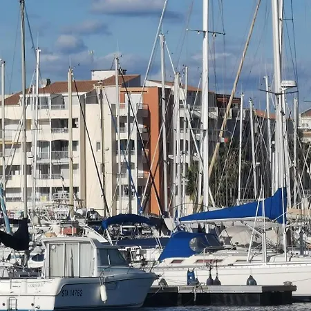 Le Port Dauphin : Vue Bateaux; Piscine; Cap D'agde * 아그