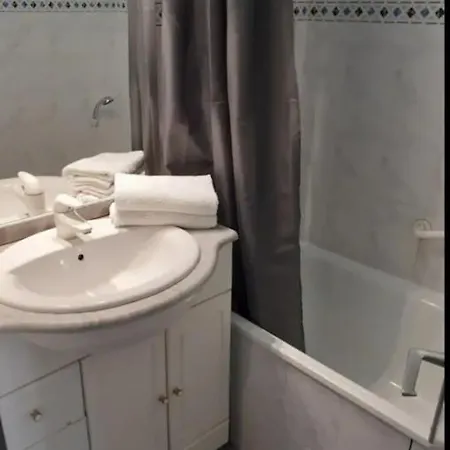 Le Port Dauphin : Vue Bateaux; Piscine; Cap D'agde *