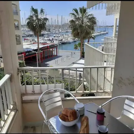 Le Port Dauphin : Vue Bateaux; Piscine; Cap D'agde Apartment Agde