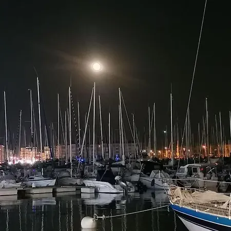 Le Port Dauphin : Vue Bateaux; Piscine; Cap D'agde *