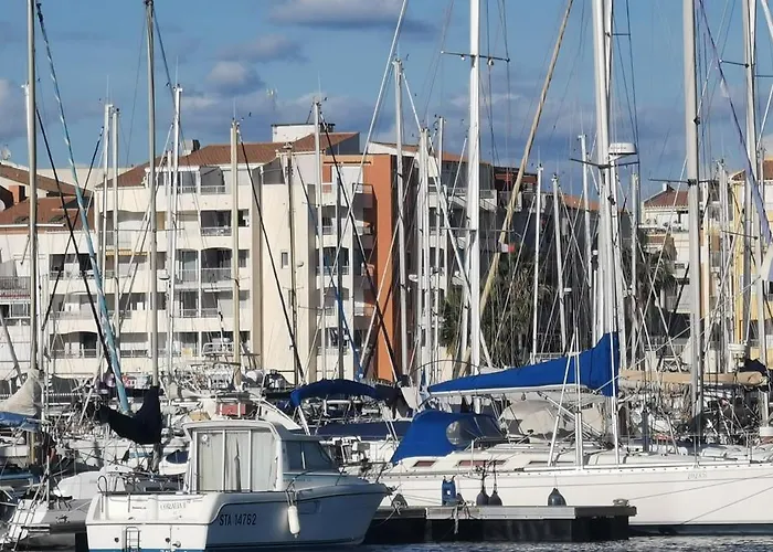 Le Port Dauphin : Vue Bateaux; Piscine; Cap D'agde * Agde