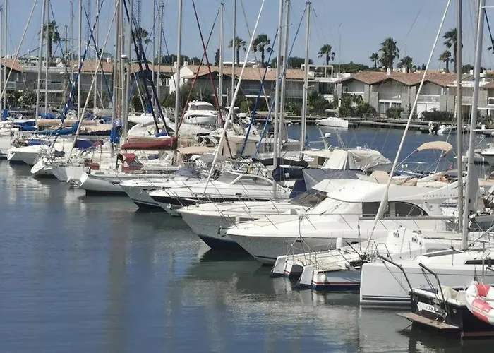 Appartamento Le Port Dauphin : Vue Bateaux; Piscine; Cap D'agde