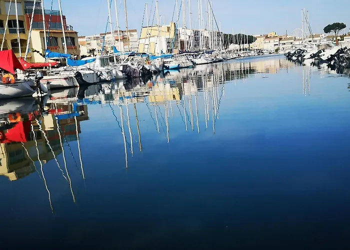 Le Port Dauphin : Vue Bateaux; Piscine; Cap D'agde Appartamento Agde