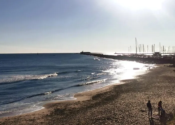 Le Port Dauphin : Vue Bateaux; Piscine; Cap D'agde * Agde