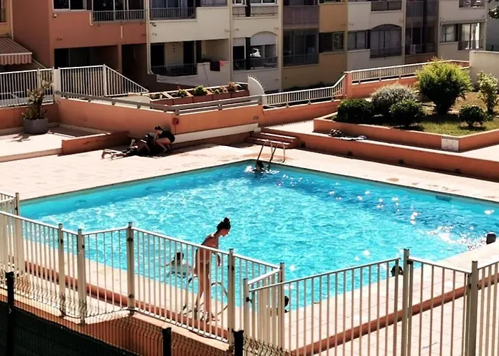 Appartamento Le Port Dauphin : Vue Bateaux; Piscine; Cap D'agde *