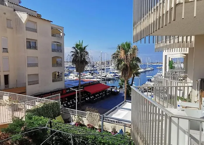 Le Port Dauphin : Vue Bateaux; Piscine; Cap D'agde *