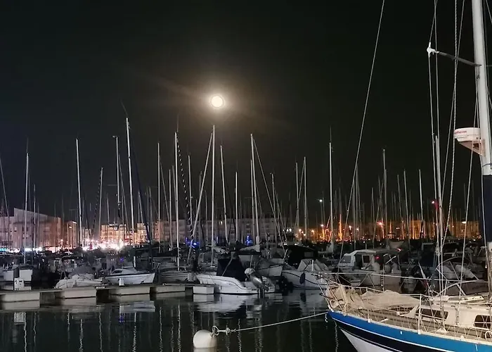 Le Port Dauphin : Vue Bateaux; Piscine; Cap D'agde *